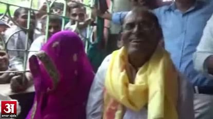 70 year old married 20 year girl in Gaya, drew crowd 