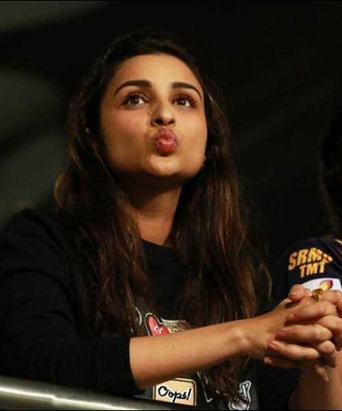 Shahrukh's Son Abram and Parineeti Sword fight