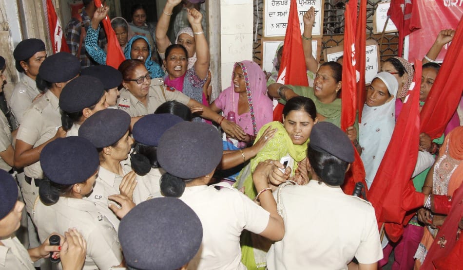 siege of director office by Anganwadi workers, Ballyragging with police