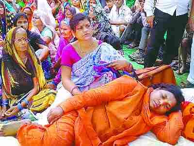 MP 's left the protest