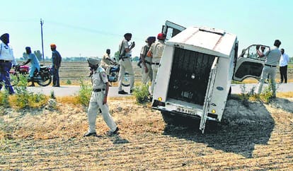 shot to driver of cash van and robbery of 6 lakhs of HDFC 