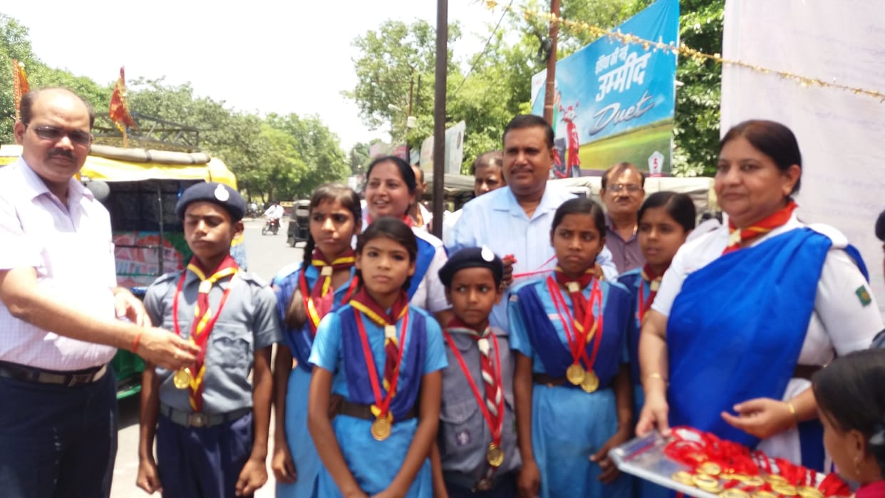 scout guides done jal sewa 