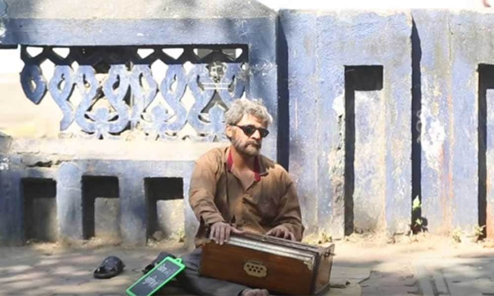 Sonu Nigam disguised himself as beggar on mumbai roads