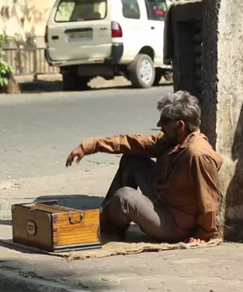 Sonu Nigam disguised himself as beggar on mumbai roads
