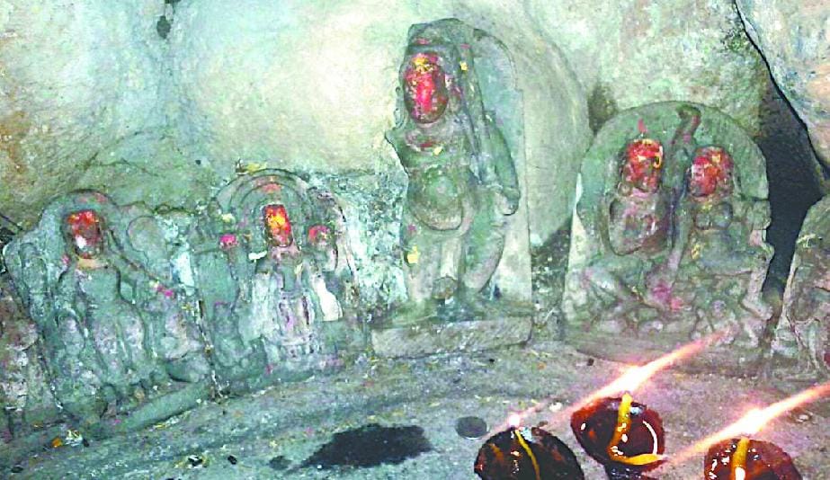  Tanga had hidden in the rare sculptures