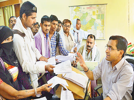 DSO surrounded by poor, seeking ration