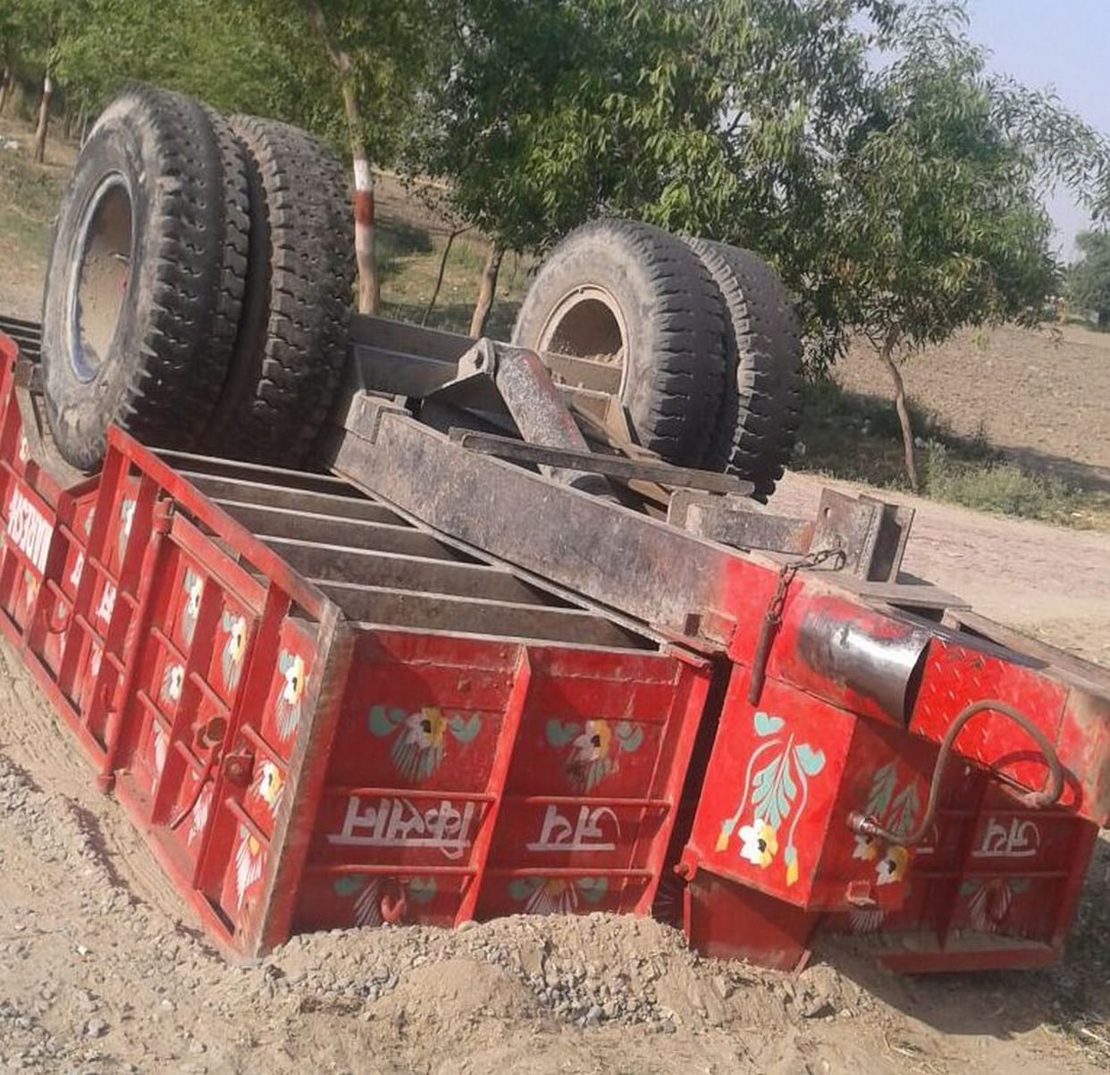 tractor trolly downed, five dead