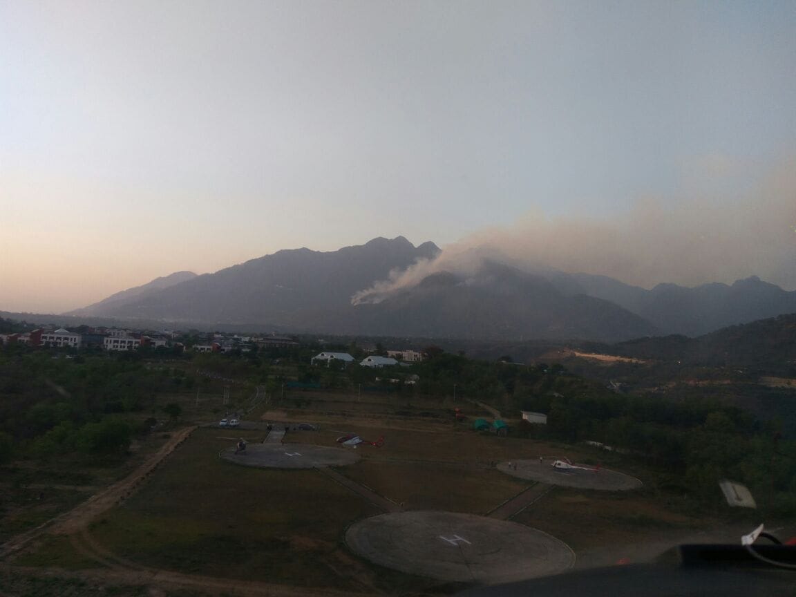 fire engulfs large forest area near vaishno devi 
