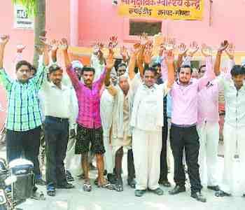 Villagers protest at CHC