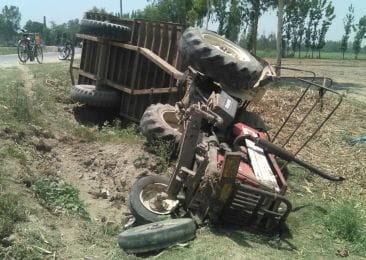 Wheel tractor pull Trolley upturned, 24 injured