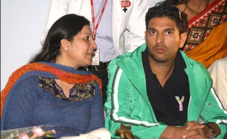 yuvraj singh surprise gurudwara visit with mother shabnam singh