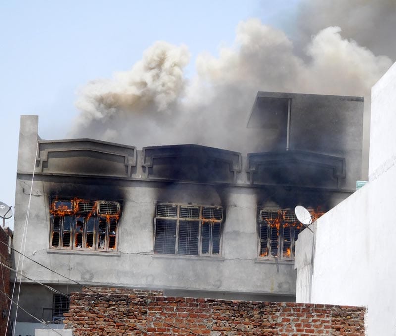 fire broke in electronics showroom