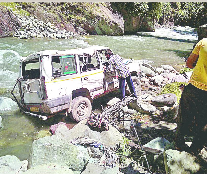 Sumo fell into the river, killing two