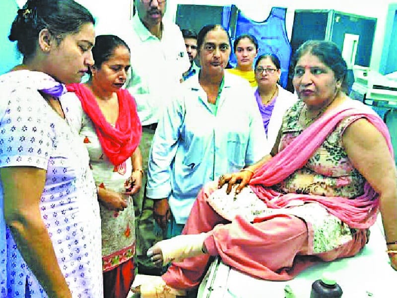 accident, gurdaspur accident, civil surgeon accident, car hit civil surgeon, amritsar