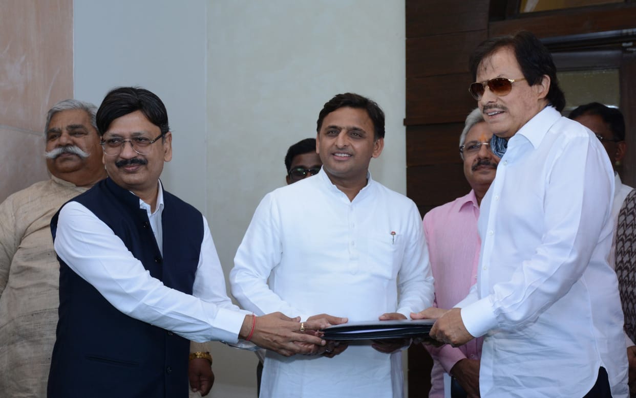 cm akhilesh gives green signal to agra theme park