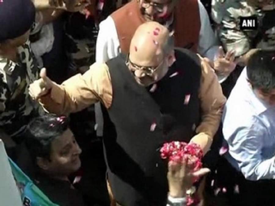 असम में पार्टी की जीत का जश्न