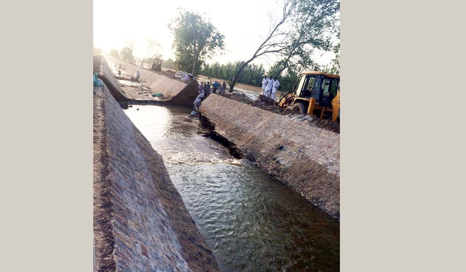 canal made from 1320 crore, failed in first trials, water filled in Used
