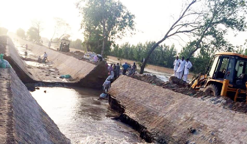 canal made from 1320 crore, failed in first trials, water filled in Used