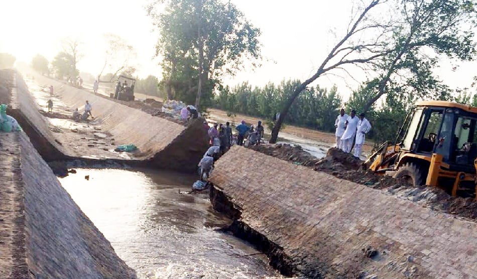 canal made from 1320 crore, failed in first trials, water filled in Used