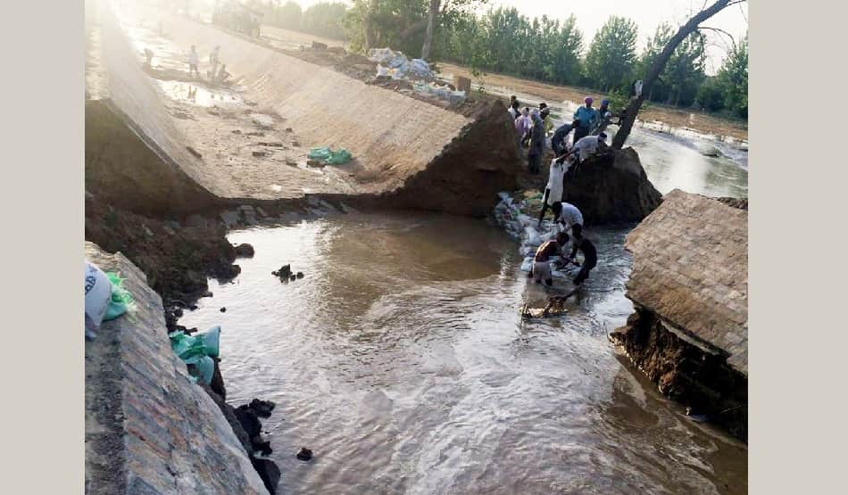 canal made from 1320 crore, failed in first trials, water filled in Used