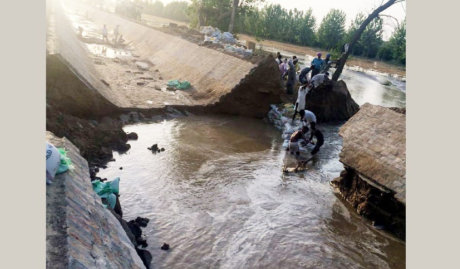 canal made from 1320 crore, failed in first trials, water filled in Used