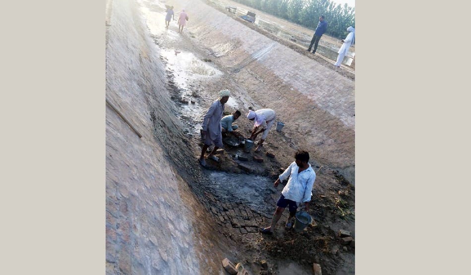 canal made from 1320 crore, failed in first trials, water filled in Used