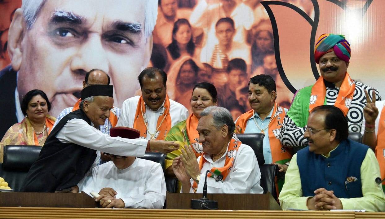 uttarakhand congress 9 mla join BJP, photos.