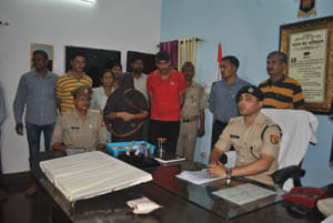 thug arrested with wife