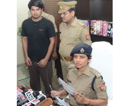 Rape attempt in a lift in Lucknow.