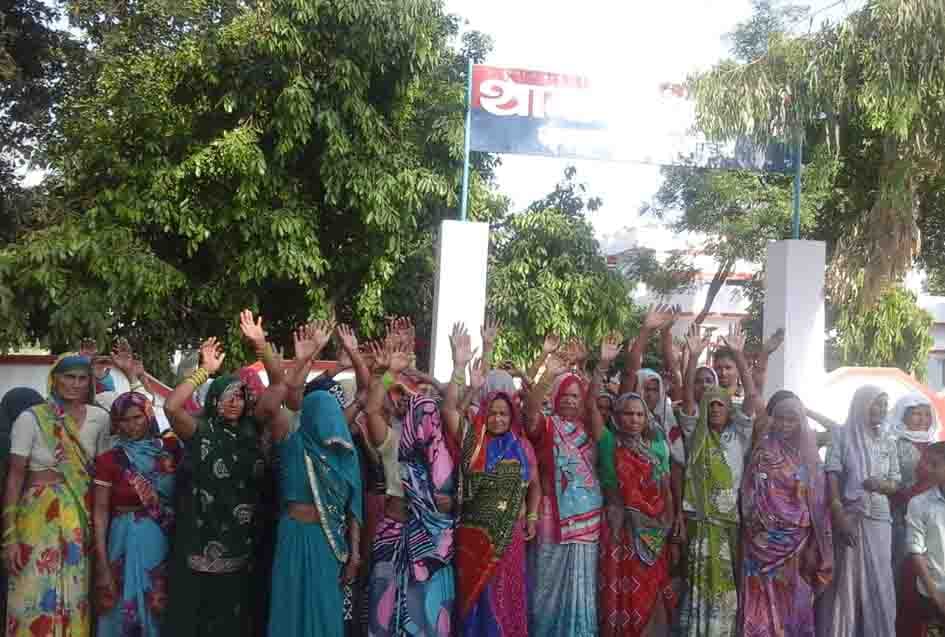 women agitated in police station