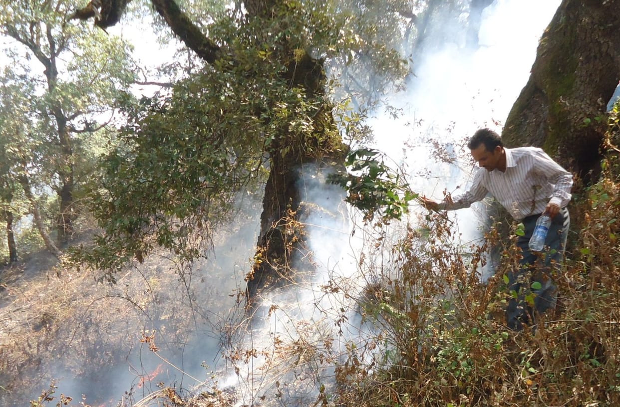 fire broke out near mughal road in rajouri