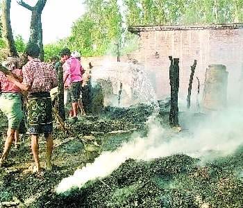 Six charred house in flames