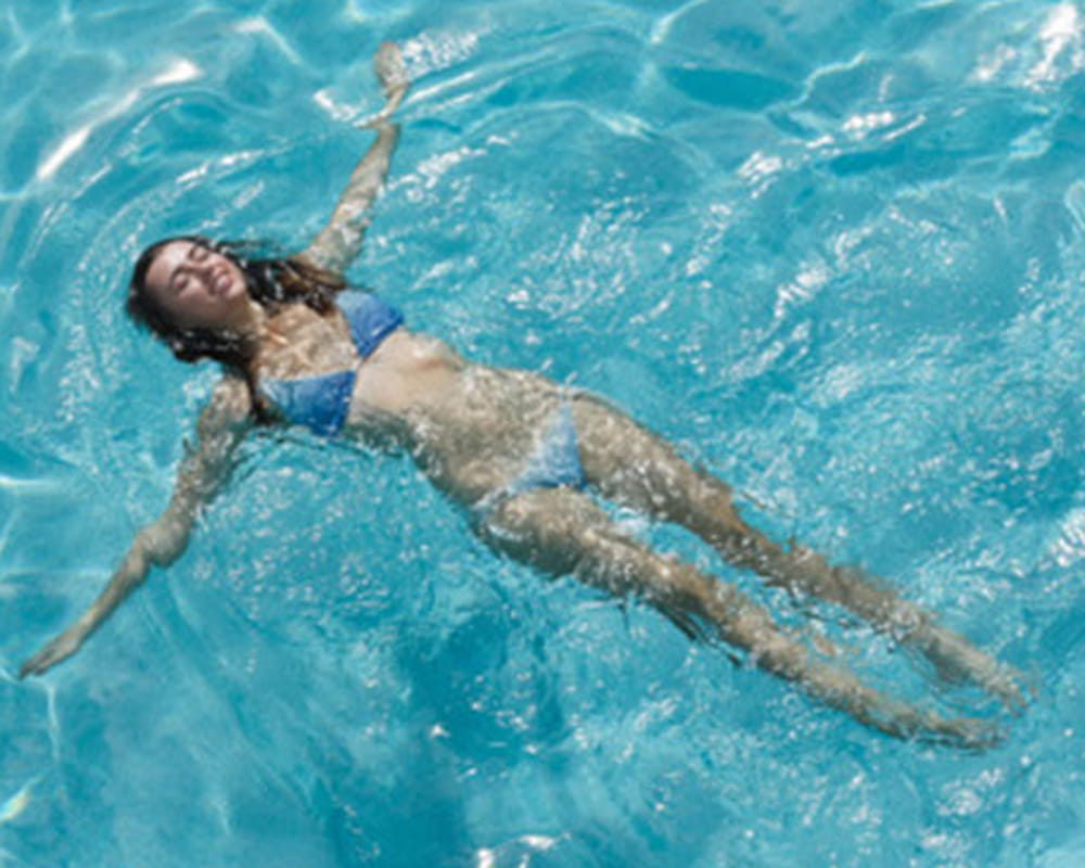 these bad habits harming your skin this summer