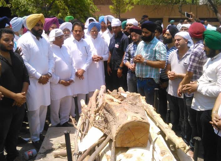 formar prime minister manmohan singh amritsar visit for nephew funeral
