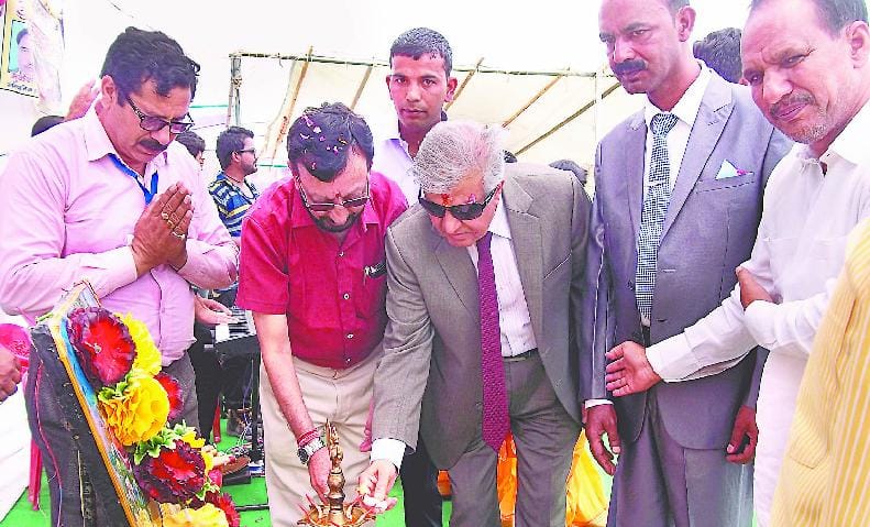 governor lit a lamp in the Goljyu fair.