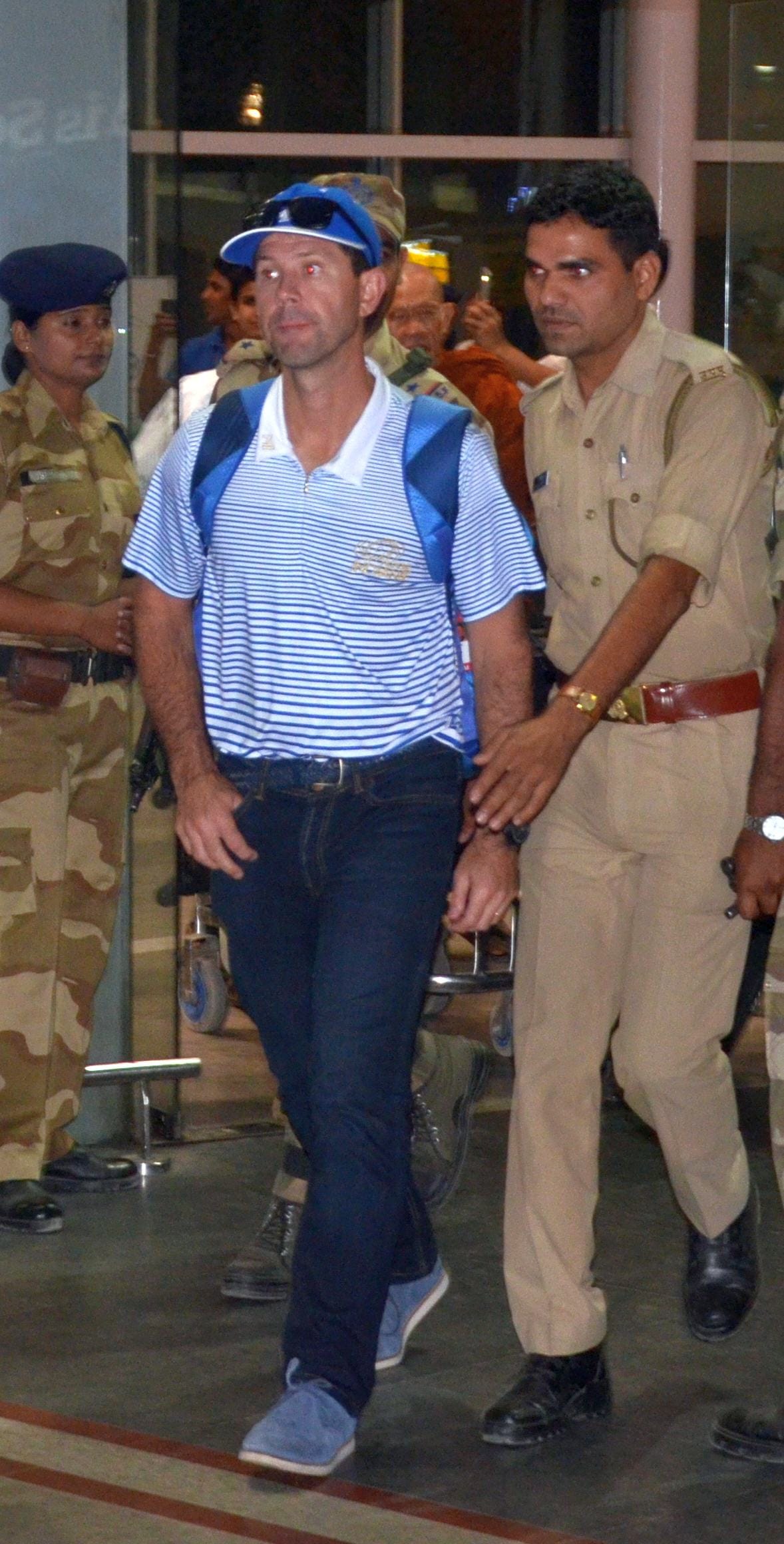 mumbai indians cricket team reached in amausi airport lucknow