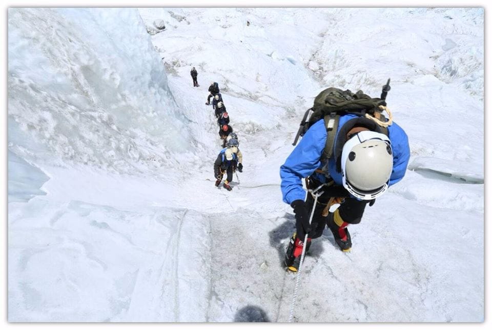 Army team scales Mount Everest 