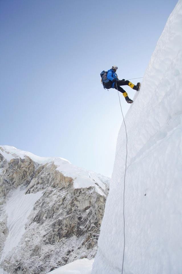 Army team scales Mount Everest 