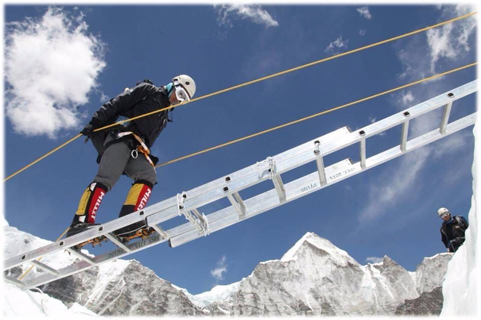 China's measurement at the height of Mount Everest differs from Nepal