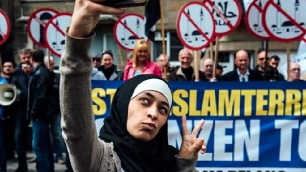 muslim woman selfie viral on internet