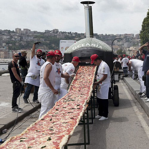 world's longest pizza
