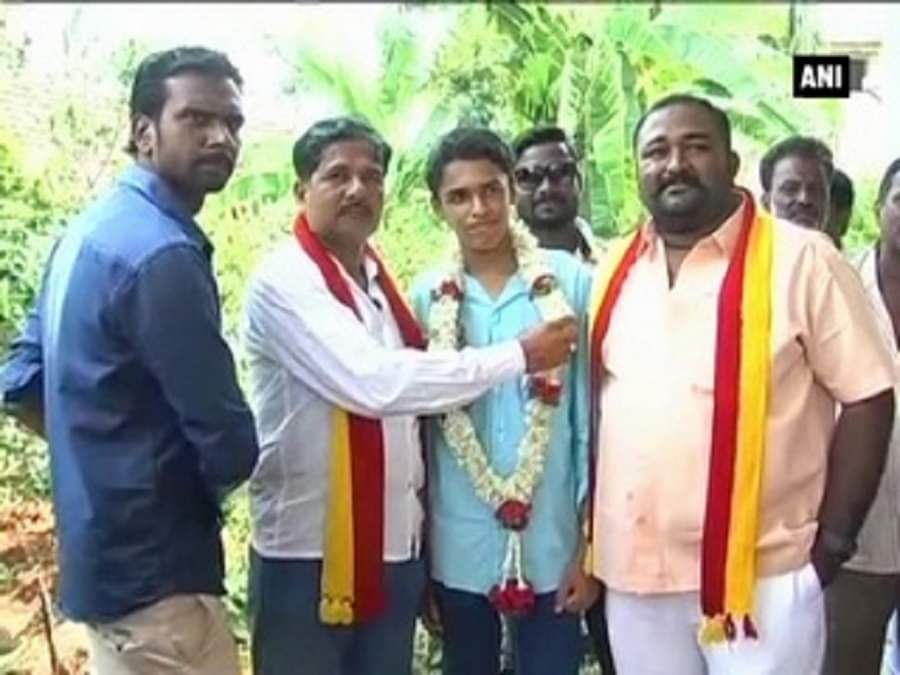 रंजन बी एस 12 वीं कक्षा में आए शत प्रतिशत अंक