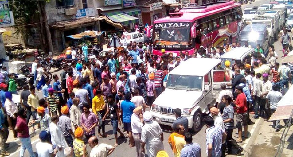 dispute on chalan, road block