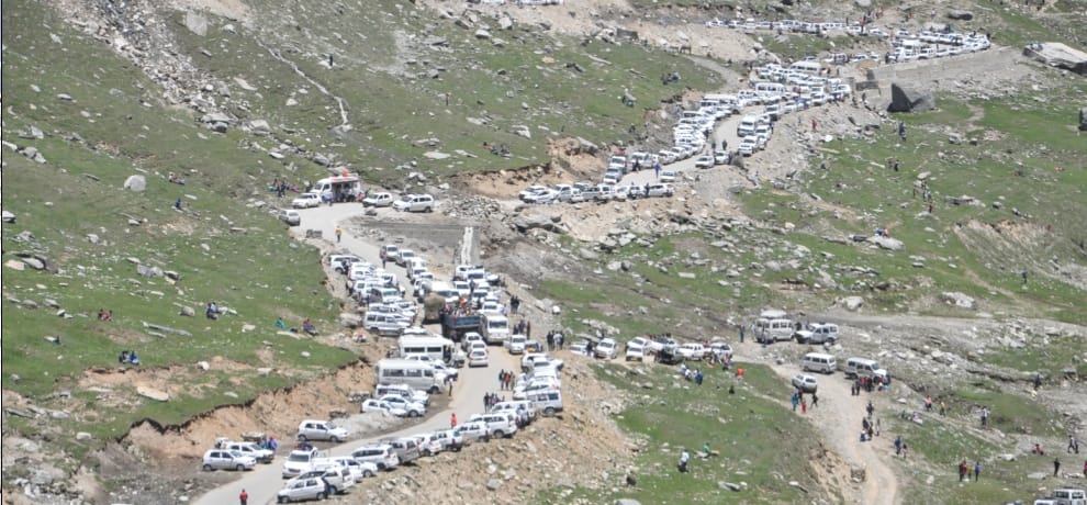 Tourists in rohtang pass