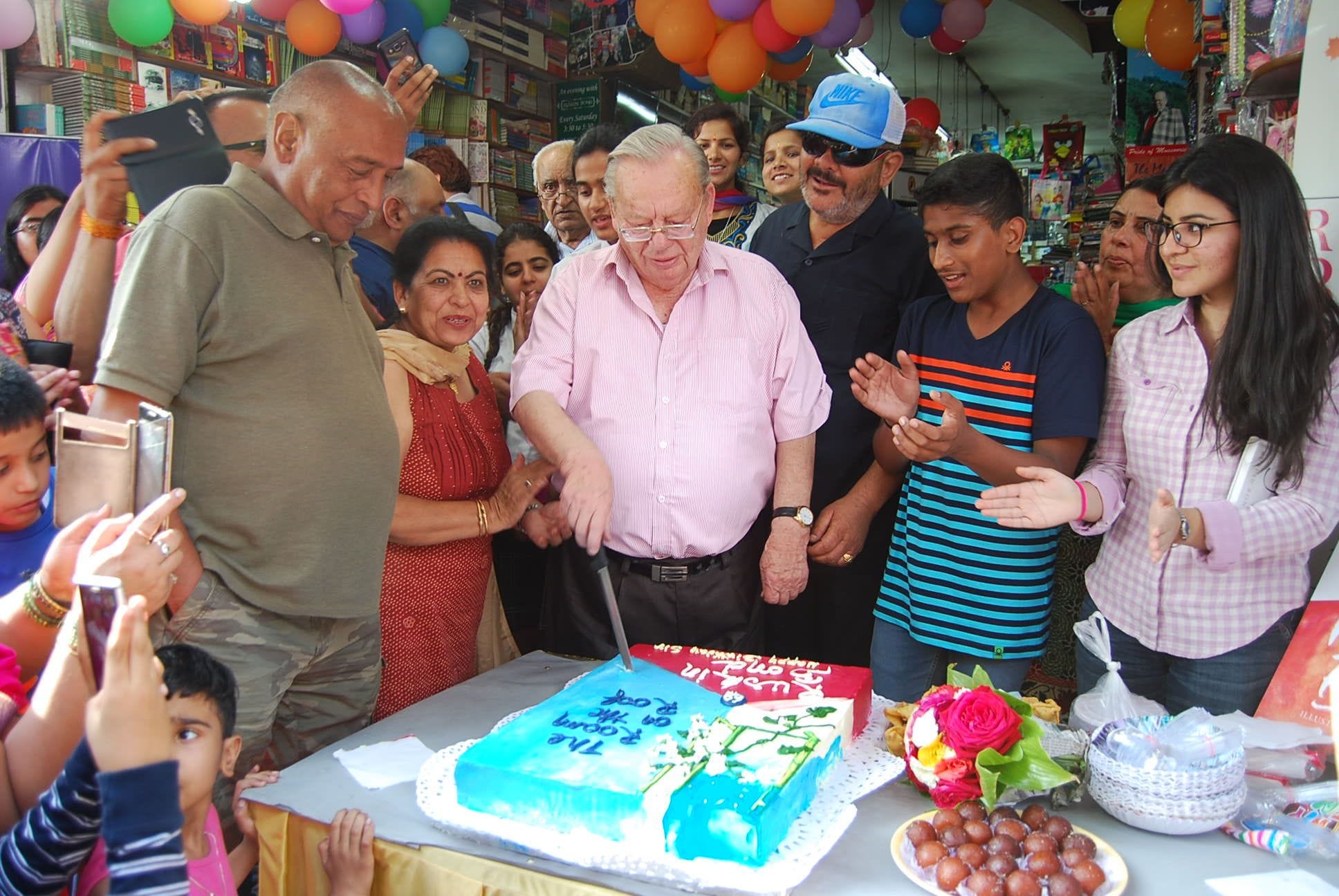 english writer ruskin bond celebrated birthday with children.