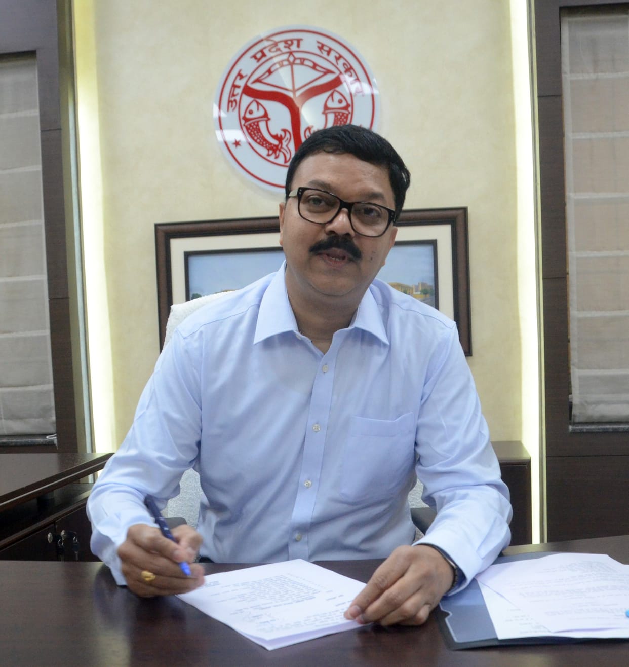 senior ias t. venkatesh joined as lucknow commissioner