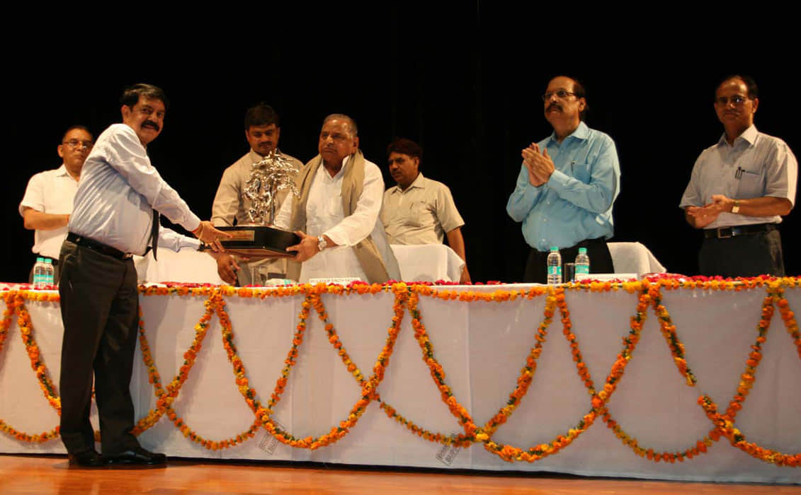 SP chief Mulayam singh yadav announced, 40 medical colleges will in the state.