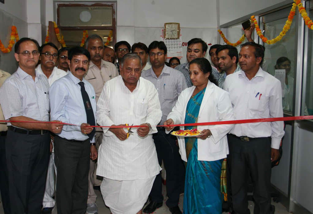 SP chief Mulayam singh yadav announced, 40 medical colleges will in the state.