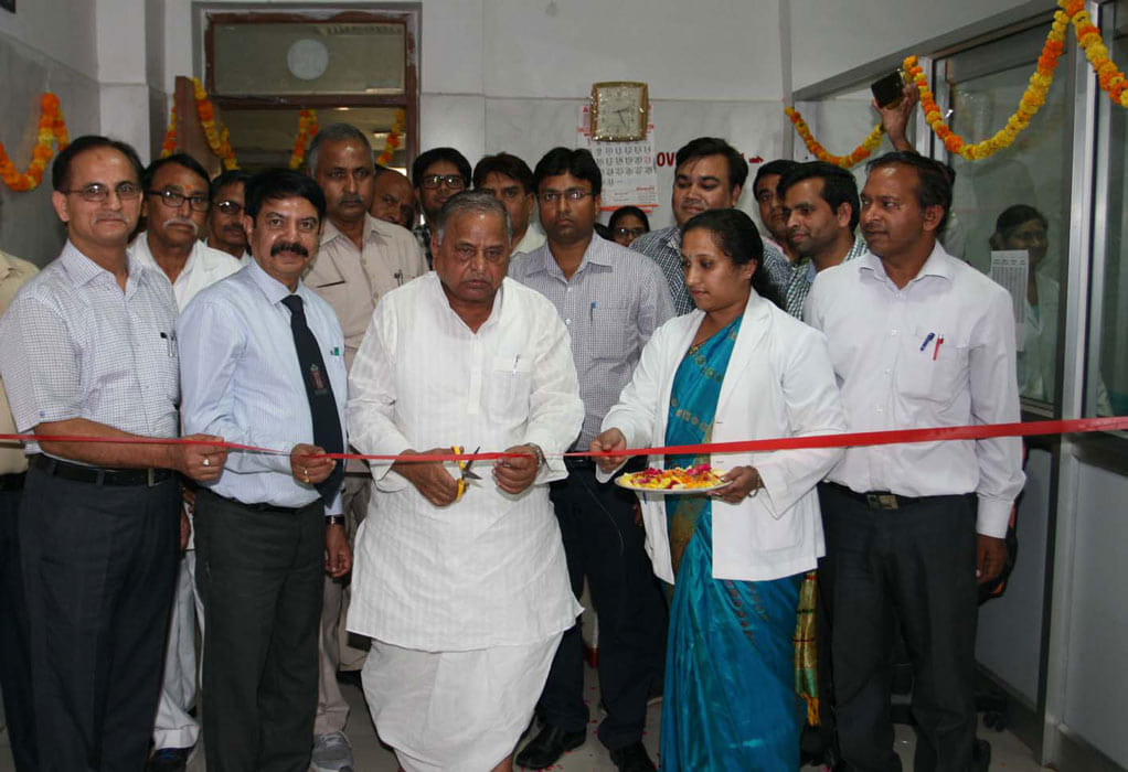 SP chief Mulayam singh yadav announced, 40 medical colleges will in the state.