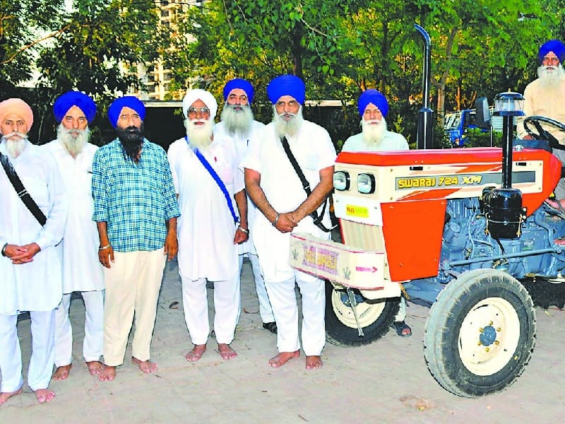 tractor donation, ajab gajab donation, weird people, gurudwara singh shaheedan, mohali